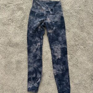 Lululemon Athletica Blue and Cream Tie-Dye Leggings